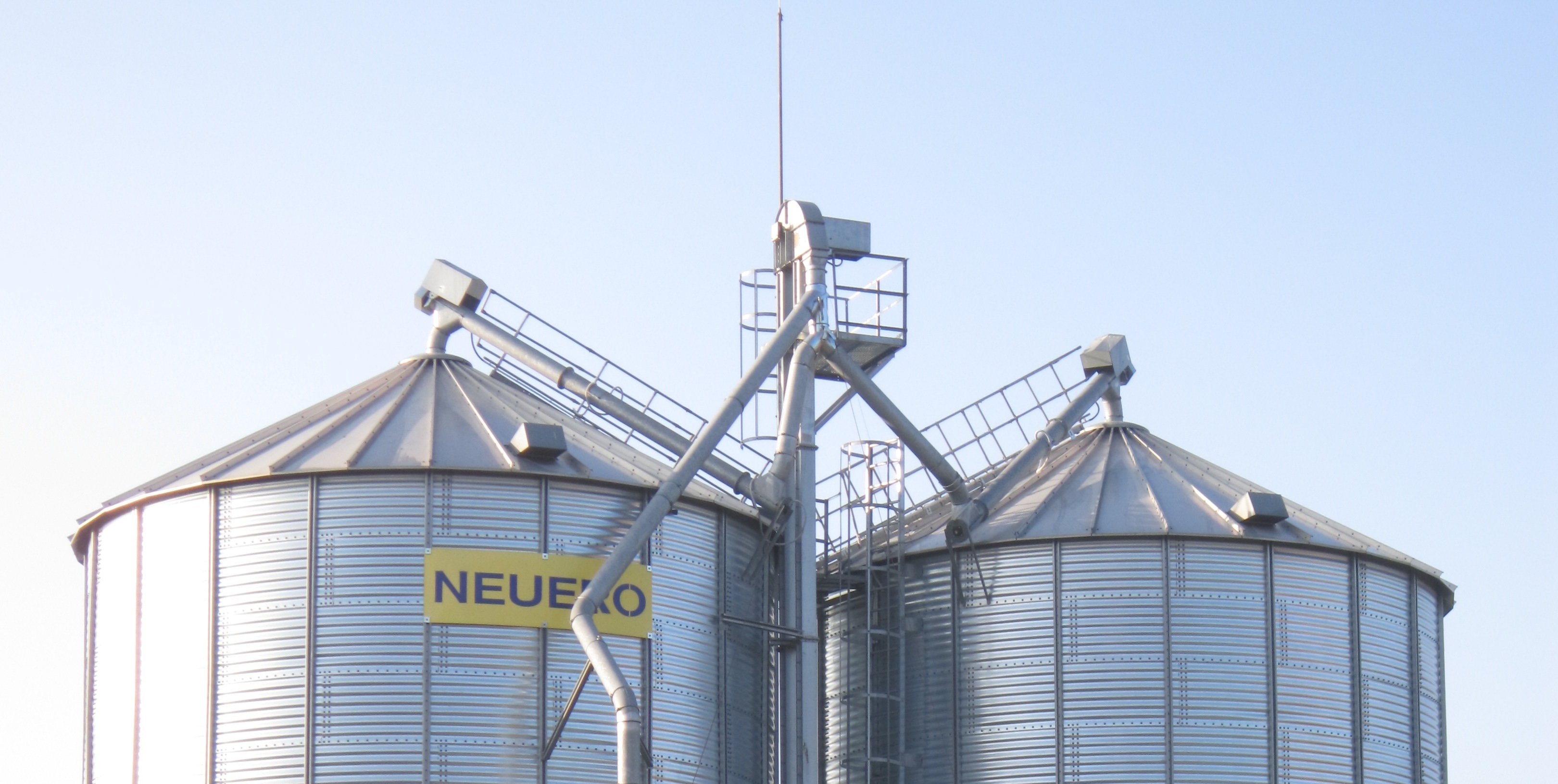 Volle Getreidesilos, niedrige Erzeugerpreise - seit drei Jahren drückt billige ukrainische Ware auf den Markt und stellt zunehmend die Wirtschaftlichkeit des Ackerbaus in Frage