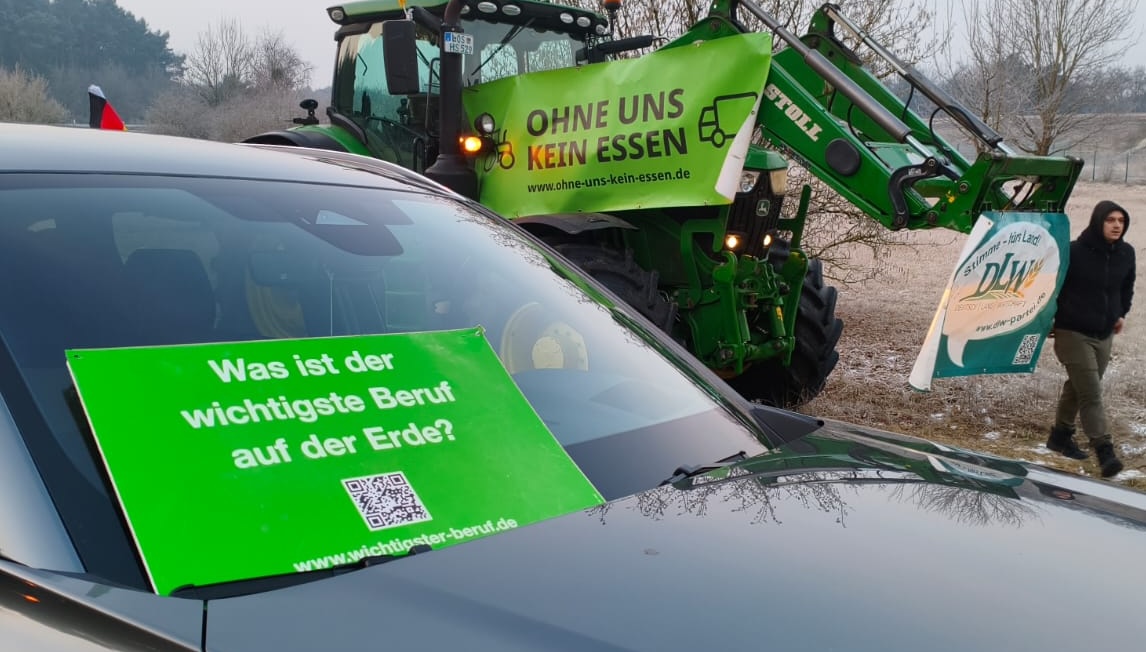 Heute morgen in Erkner ... Die von Mario Ortlieb und Thomas Essig organisierten Protestaktionen am Berliner Ring fanden wieder viel Aufmerksamkeit