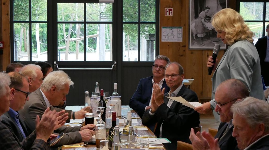 Bauernbund-Geschäftsführer Reinhard Jung konnte sich im Mai mit Bundeslandwirtschaftsminister Alois Rainer austauschen auf einer Veranstaltung der Bundestagsabgeordneten Saskia Ludwig, die unser Anliegen unterstützt